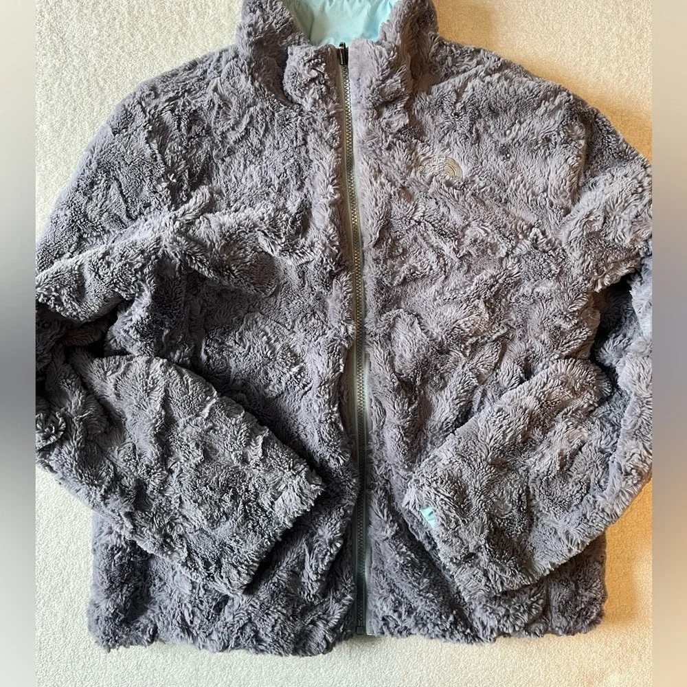 North Face reversible jacket, baby blue and gray. Girls size 18